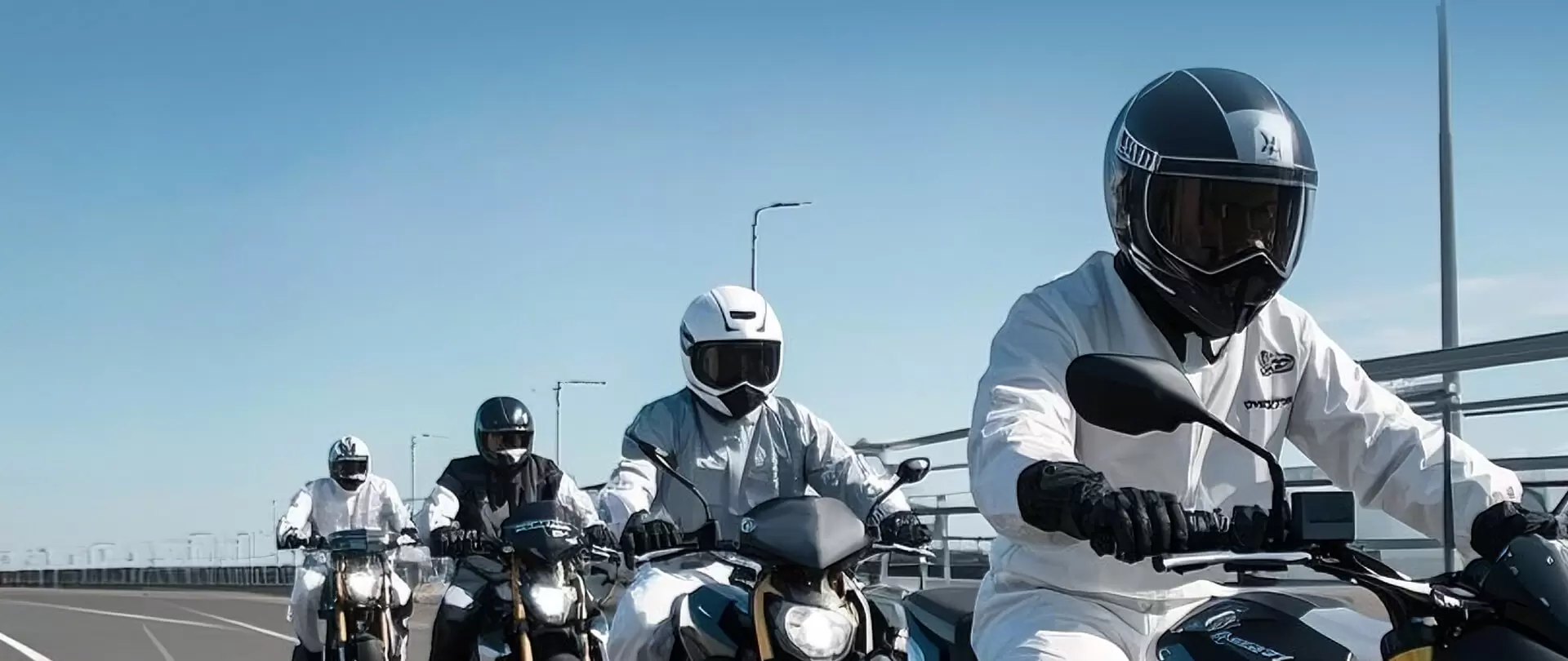 오토바이 타기, 야외 탐험, 군사 훈련