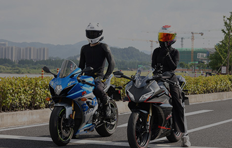 스마트 헬멧 블루투스 이어폰이 안전한 라이딩의 미래일까요?